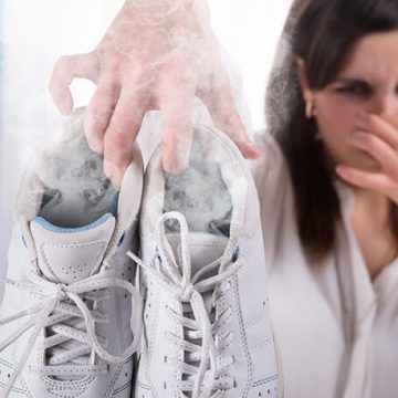 15 cách khử mùi hôi giày