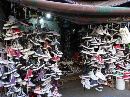 Lây sỉ giày cũ ở Campuchia