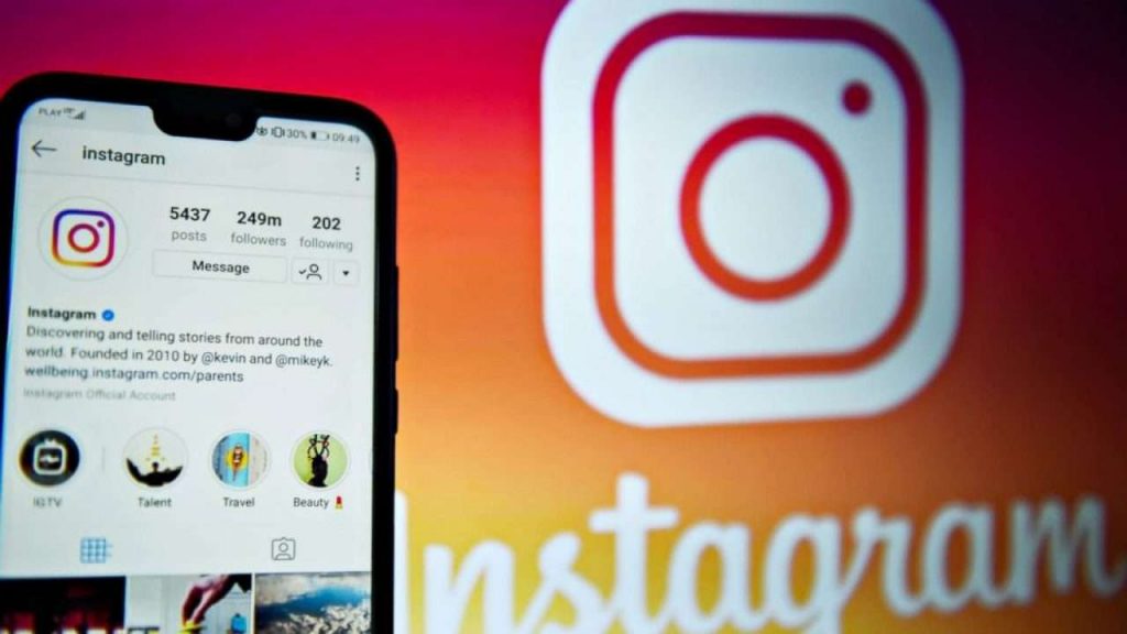 Instagram không chỉ là mạng xã hội hình ảnh, nó còn là 1 nơi để bạn kinh doanh online tốt | Cách bán giày dép online hiệu quả