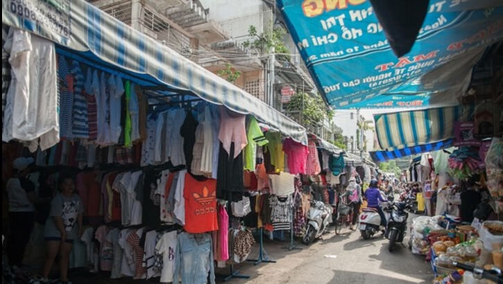 Phía sau chợ Bà Chiểu là khu chợ đồ si ở Sài Gòn với nhiều gian hàng đủ loại - chợ 2hand HCM